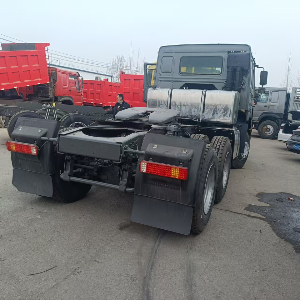 Sinotruk HOWO 371 6*4 Tractor - Xe đầu kéo: hình 4 Sinotruk HOWO 371 6*4 Tractor - Xe đầu kéo: hình 4
