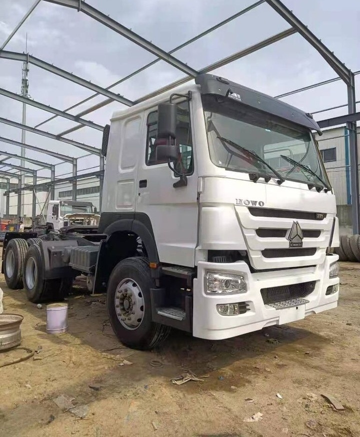 Sinotruk HOWO 371 Tractor - Xe đầu kéo: hình 1 Sinotruk HOWO 371 Tractor - Xe đầu kéo: hình 1