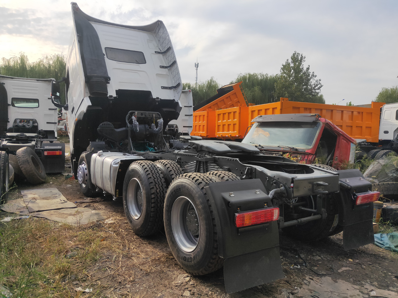 Sinotruk HOWO A7 6*4 Tractor - Xe đầu kéo: hình 4 Sinotruk HOWO A7 6*4 Tractor - Xe đầu kéo: hình 4