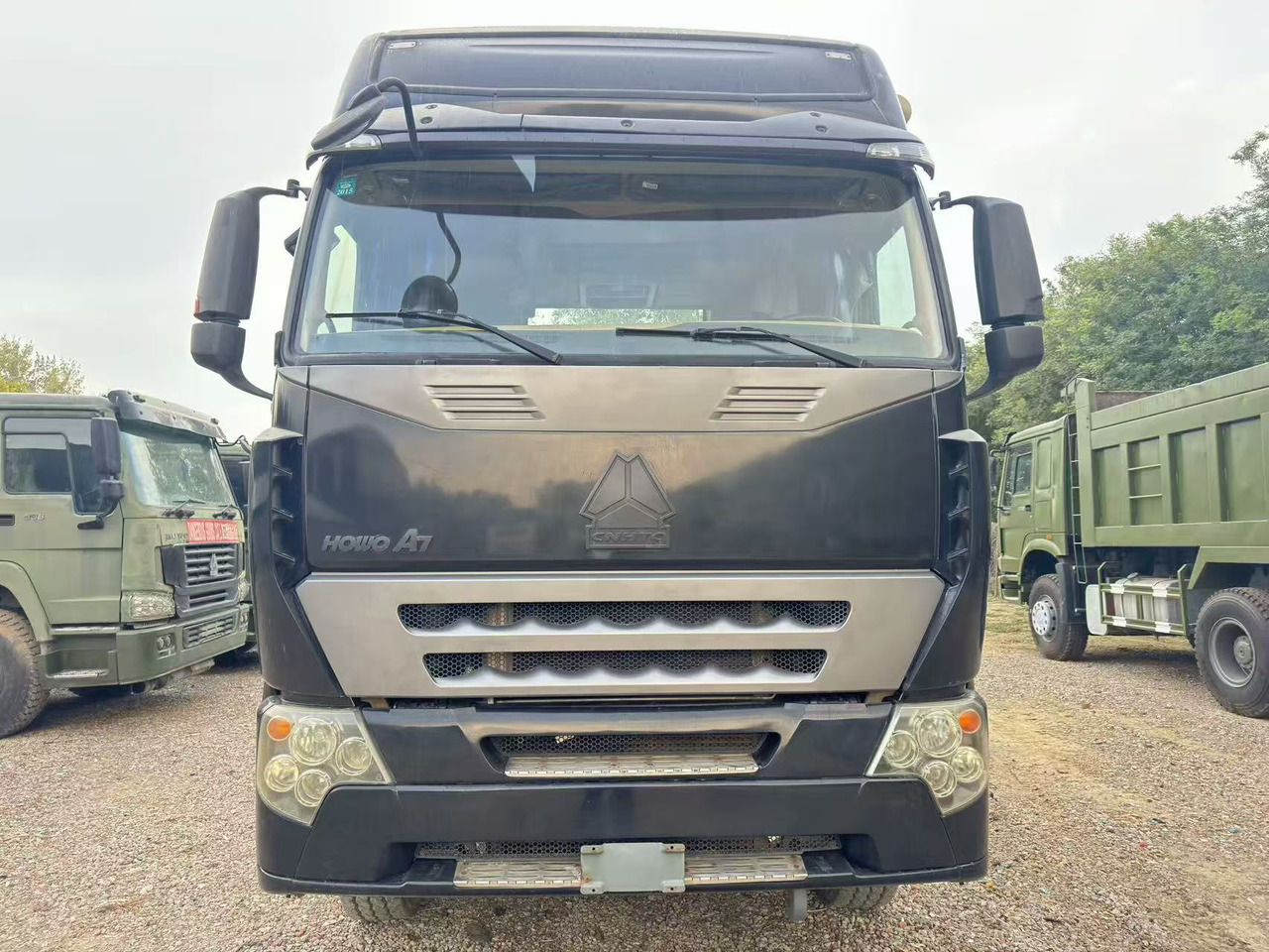 Sinotruk HOWO A7 - Xe đầu kéo: hình 1 Sinotruk HOWO A7 - Xe đầu kéo: hình 1