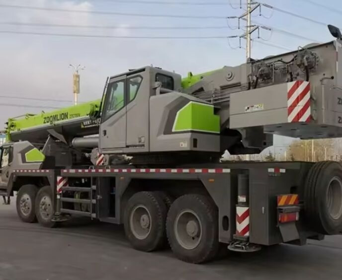 Zoomlion ZTC 700V - Cẩu bánh lốp: hình 2 Zoomlion ZTC 700V - Cẩu bánh lốp: hình 2