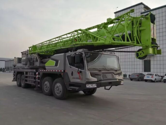 Zoomlion ZTC 700V - Cẩu bánh lốp: hình 1 Zoomlion ZTC 700V - Cẩu bánh lốp: hình 1