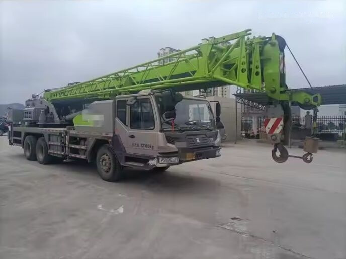 Zoomlion ZTC250-1 - Cẩu bánh lốp: hình 1 Zoomlion ZTC250-1 - Cẩu bánh lốp: hình 1