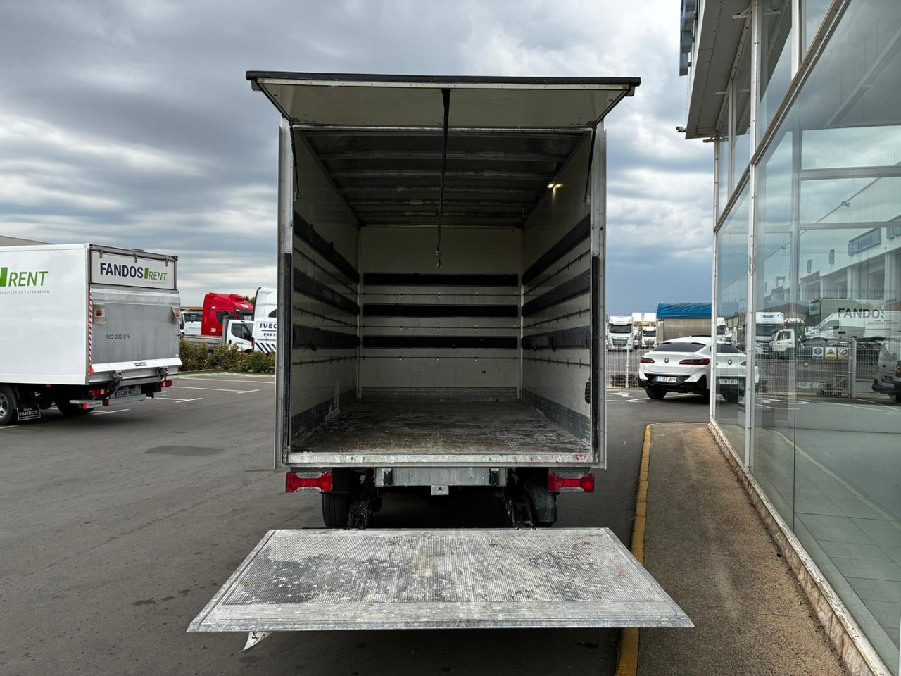 Caja cerrada IVECO 35C16 20m3 - Xe tải nhỏ thùng kín: hình 4 Caja cerrada IVECO 35C16 20m3 - Xe tải nhỏ thùng kín: hình 4