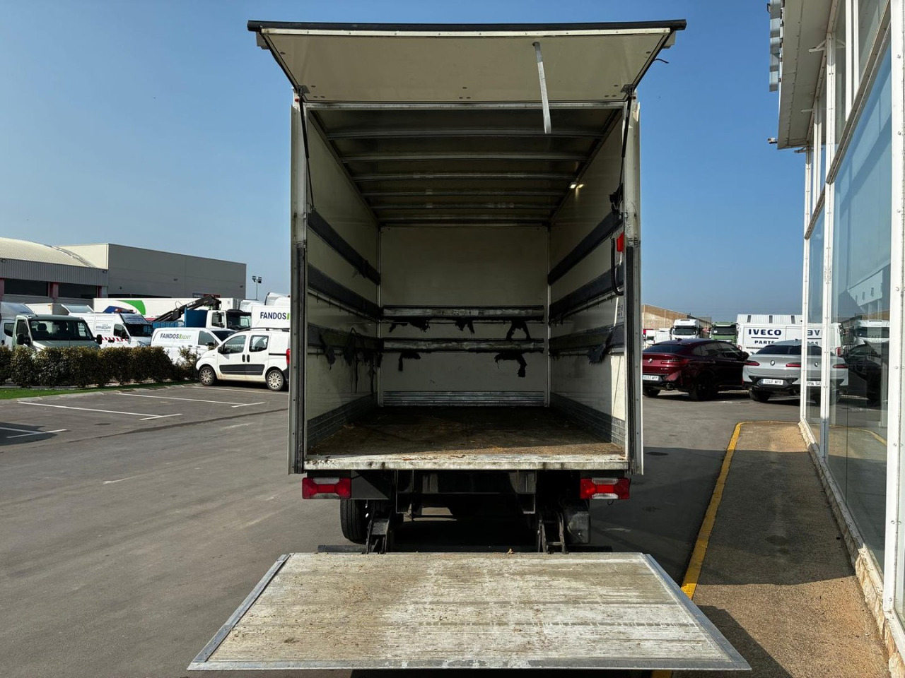 Caja cerrada IVECO 35C16 20m3 - Xe tải nhỏ thùng kín: hình 5 Caja cerrada IVECO 35C16 20m3 - Xe tải nhỏ thùng kín: hình 5