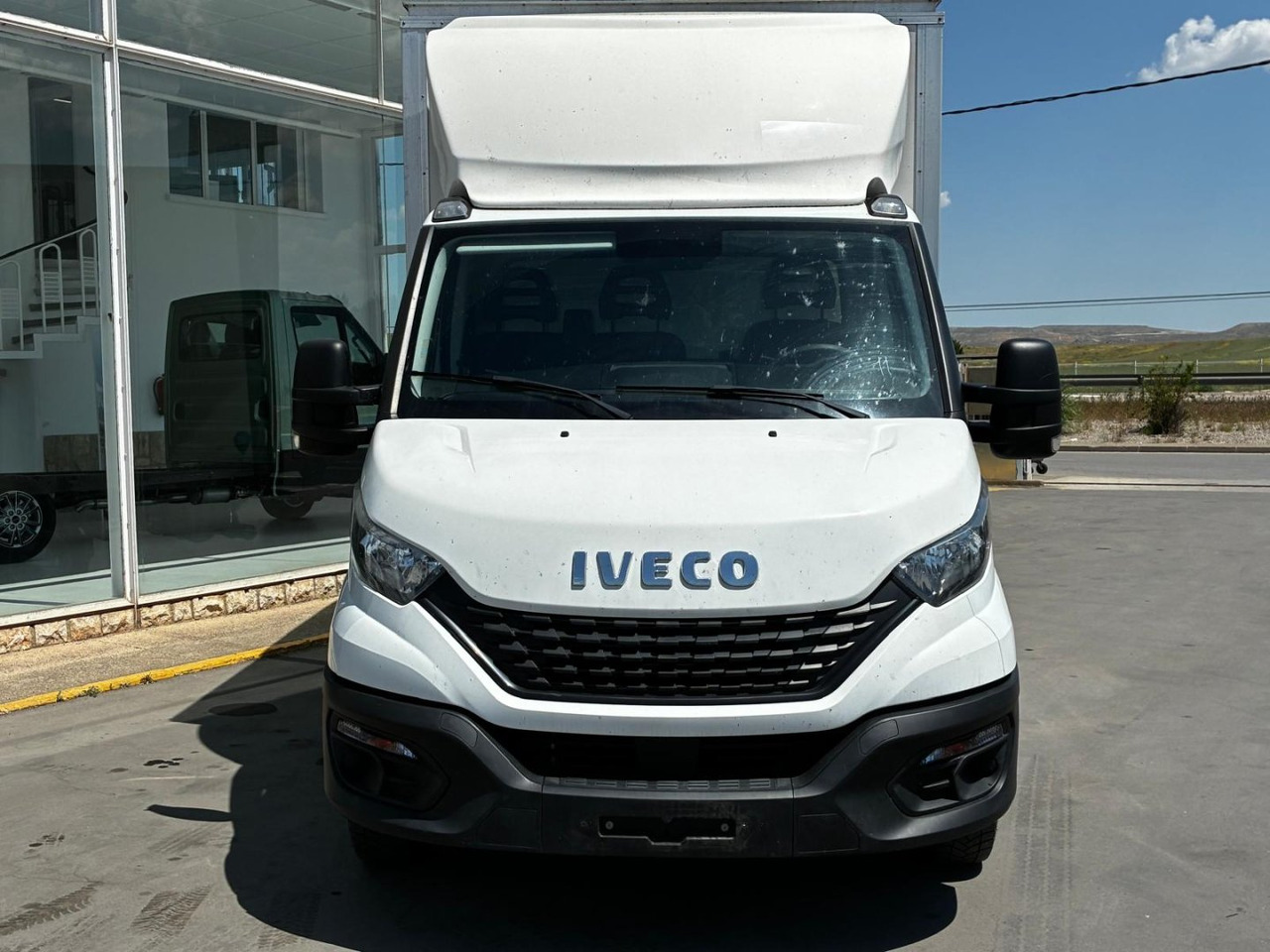 Caja cerrada IVECO 35C16 20m3 - Xe tải nhỏ thùng kín: hình 2 Caja cerrada IVECO 35C16 20m3 - Xe tải nhỏ thùng kín: hình 2