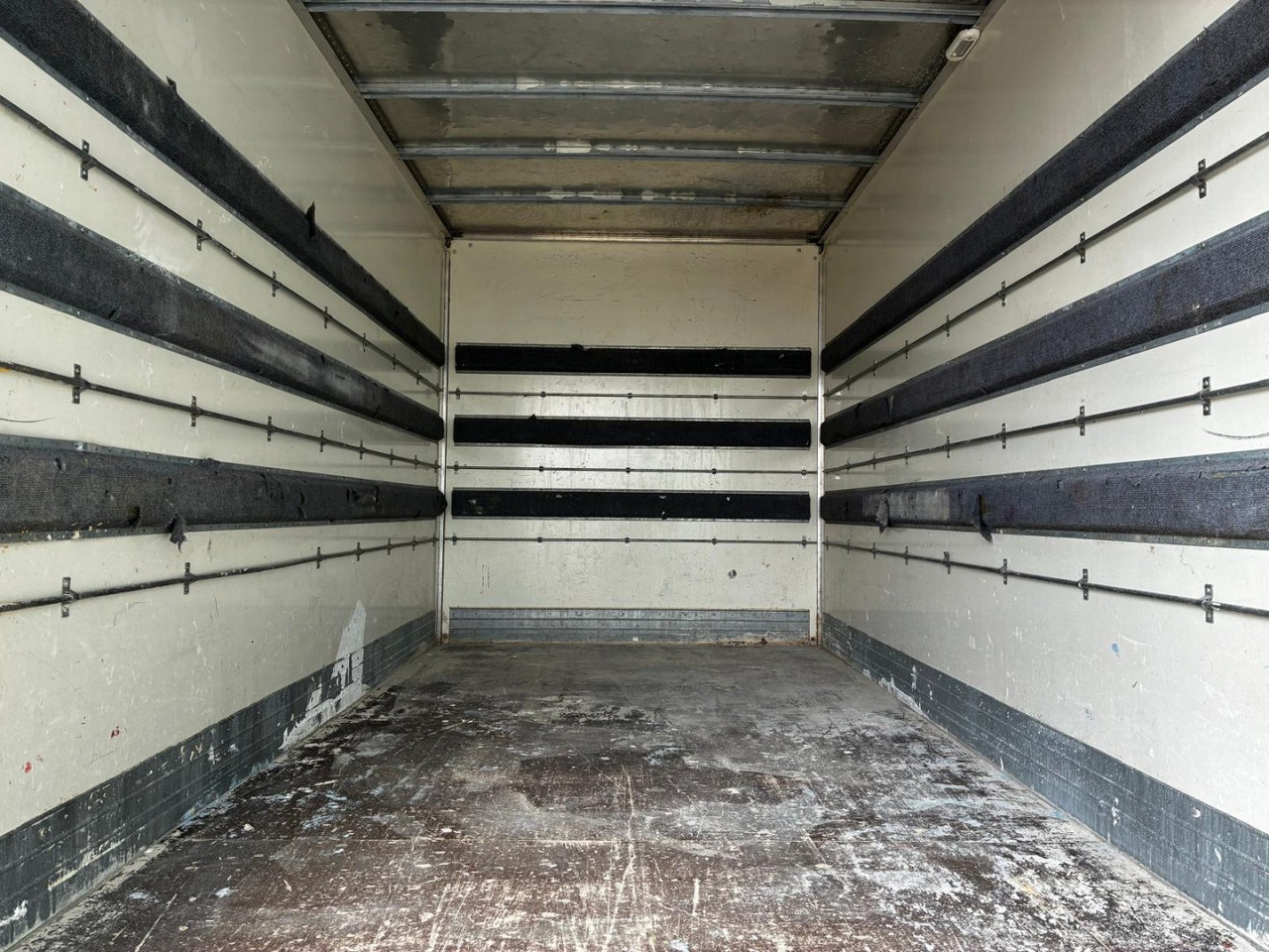 Caja cerrada IVECO 35C16 20m3 - Xe tải nhỏ thùng kín: hình 5 Caja cerrada IVECO 35C16 20m3 - Xe tải nhỏ thùng kín: hình 5