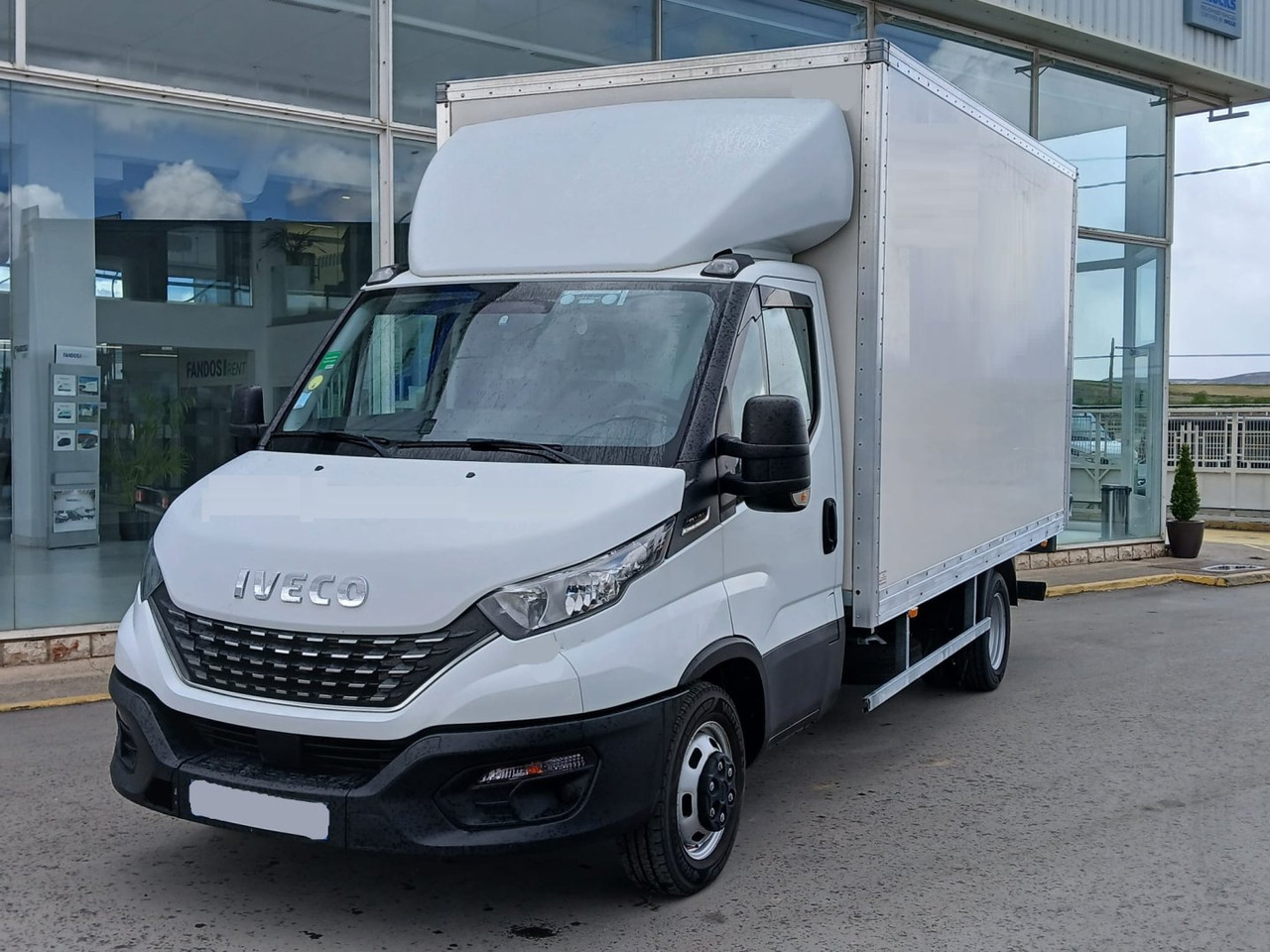 Caja cerrada con plataforma elevadora IVECO 35C16 20m3 Automática - Xe tải nhỏ thùng kín: hình 1 Caja cerrada con plataforma elevadora IVECO 35C16 20m3 Automática - Xe tải nhỏ thùng kín: hình 1
