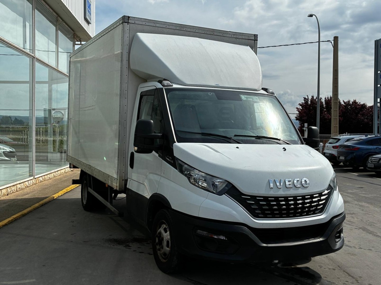 Caja cerrada con plataforma elevadora IVECO 35C16 20m3 Automática - Xe tải nhỏ thùng kín: hình 3 Caja cerrada con plataforma elevadora IVECO 35C16 20m3 Automática - Xe tải nhỏ thùng kín: hình 3