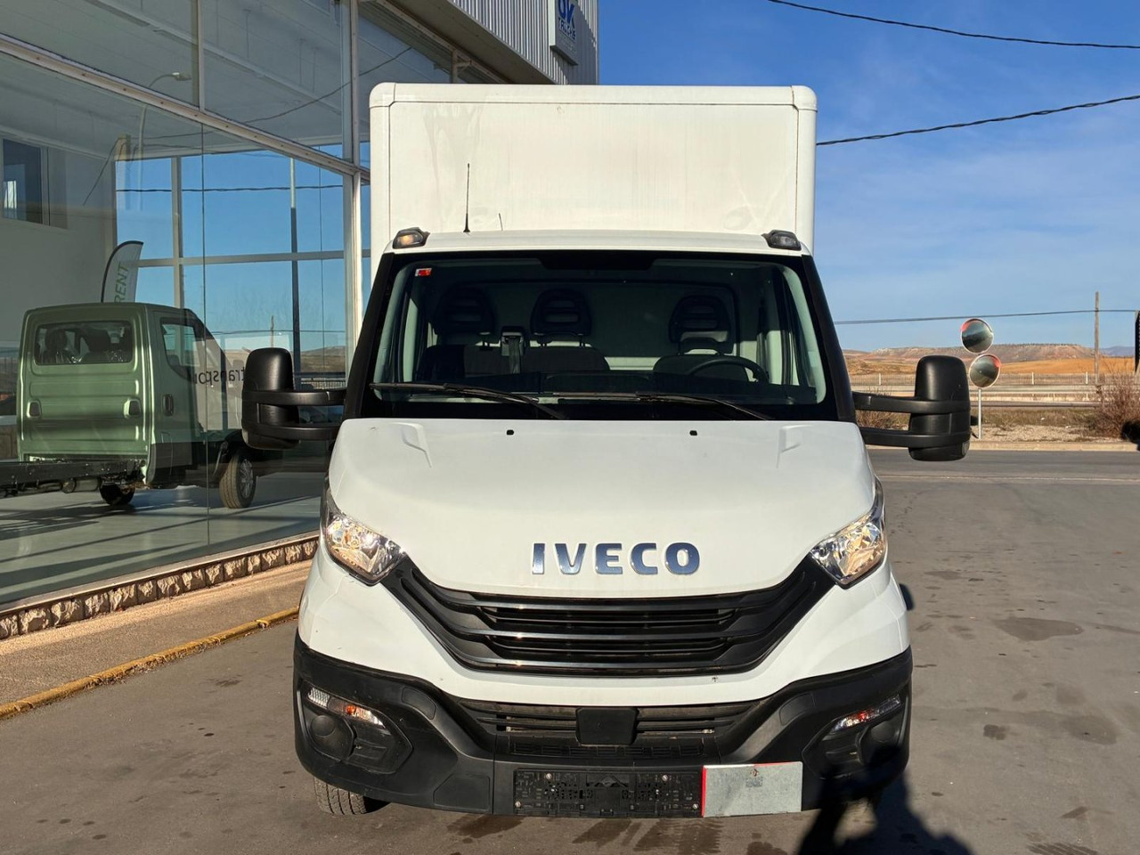 Caja cerrada con plataforma elevadora IVECO 35C16 20m3 - Xe tải nhỏ thùng kín: hình 2 Caja cerrada con plataforma elevadora IVECO 35C16 20m3 - Xe tải nhỏ thùng kín: hình 2