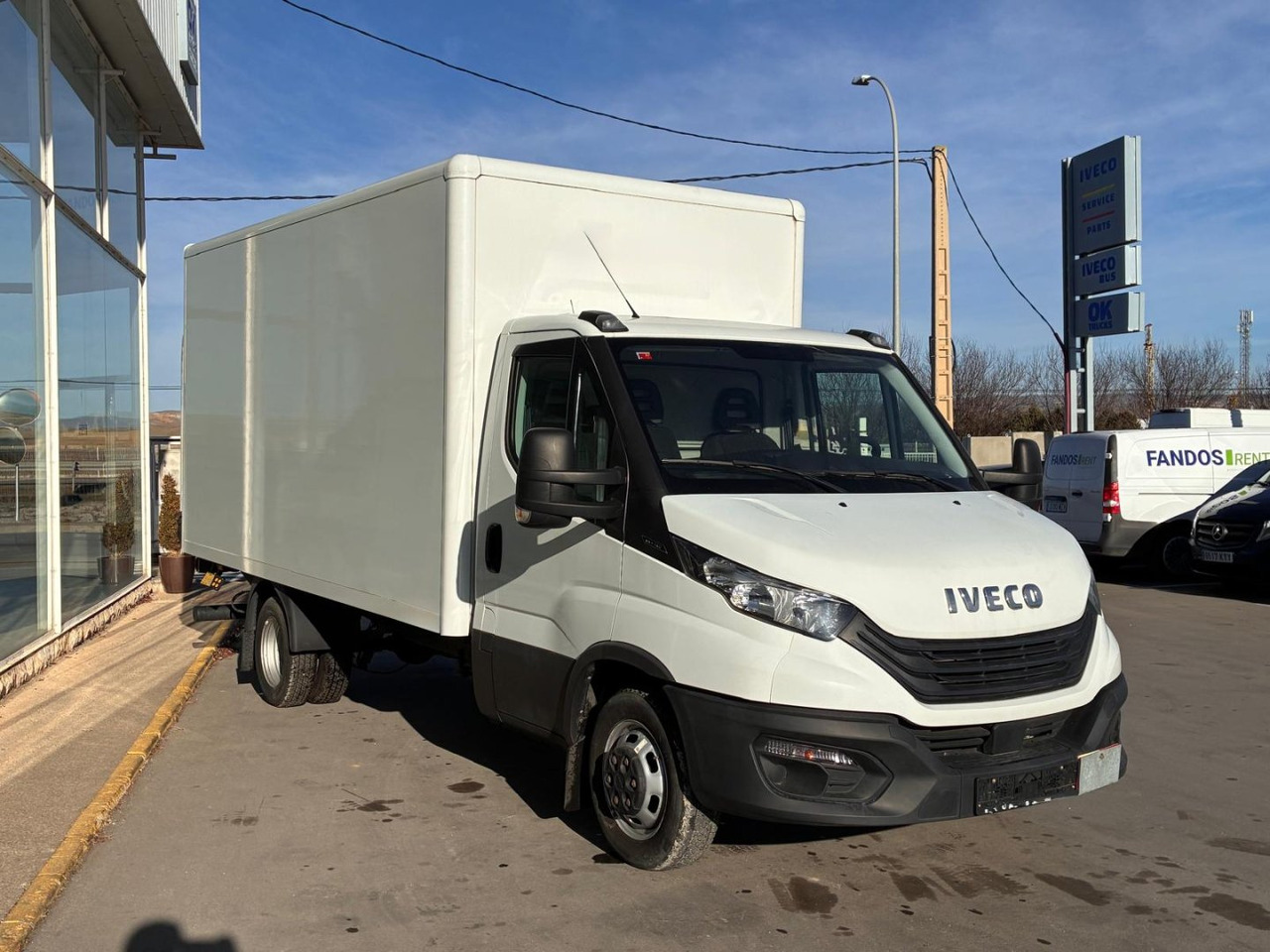 Caja cerrada con plataforma elevadora IVECO 35C16 20m3 - Xe tải nhỏ thùng kín: hình 3 Caja cerrada con plataforma elevadora IVECO 35C16 20m3 - Xe tải nhỏ thùng kín: hình 3