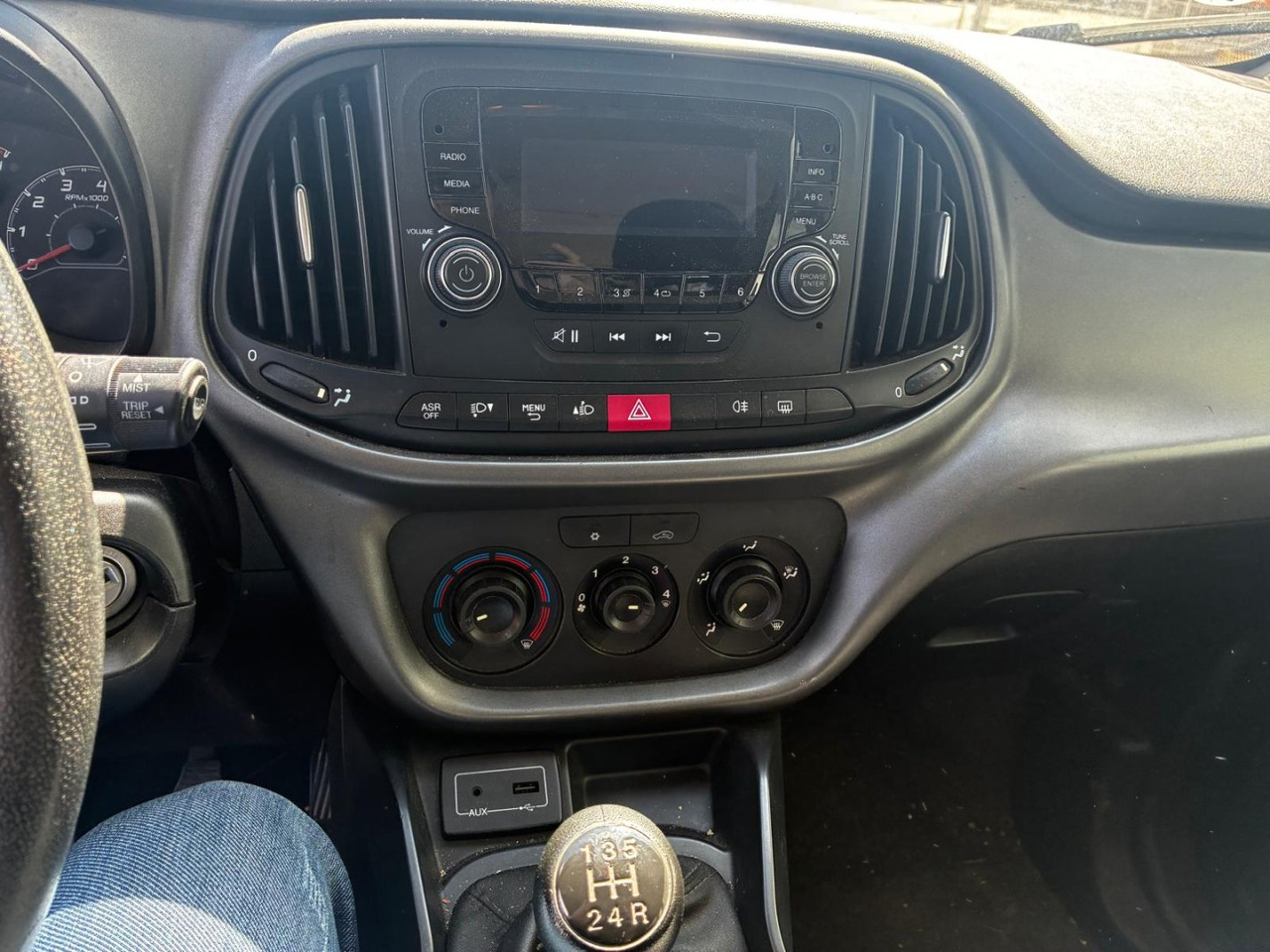Xe van chở hàng Furgón Fiat Dobló 5 plazas: hình 9