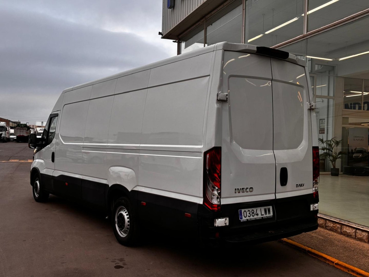 Furgón IVECO 35S14 V 16m3 - Xe van chở hàng: hình 4 Furgón IVECO 35S14 V 16m3 - Xe van chở hàng: hình 4