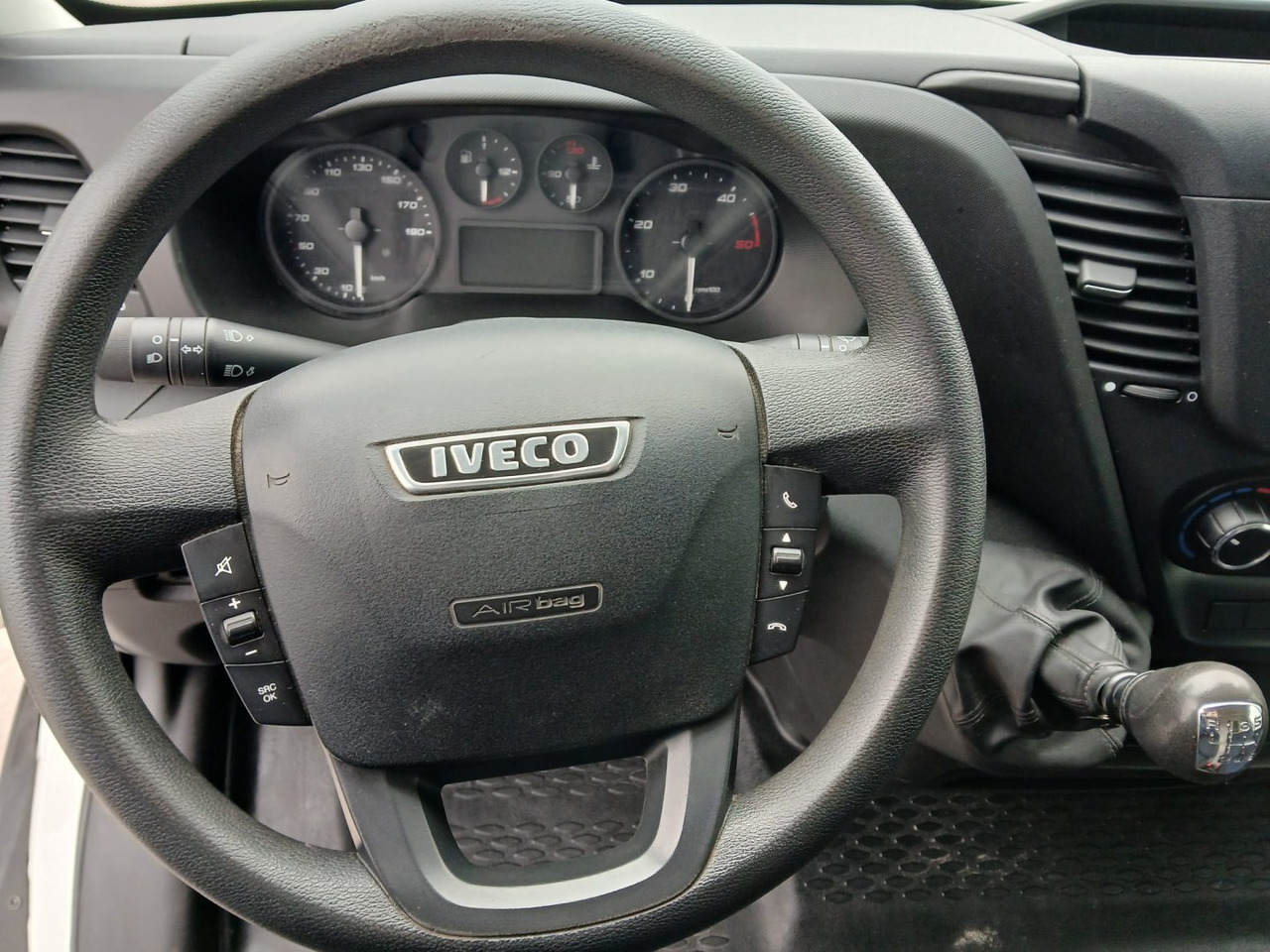 Xe van chở hàng Furgón IVECO 35S16 10.8m3: hình 8