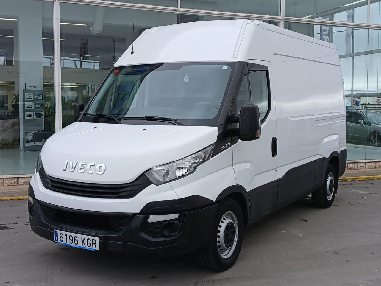 Furgón IVECO 35S16 10.8m3 - Xe van chở hàng: hình 1 Furgón IVECO 35S16 10.8m3 - Xe van chở hàng: hình 1
