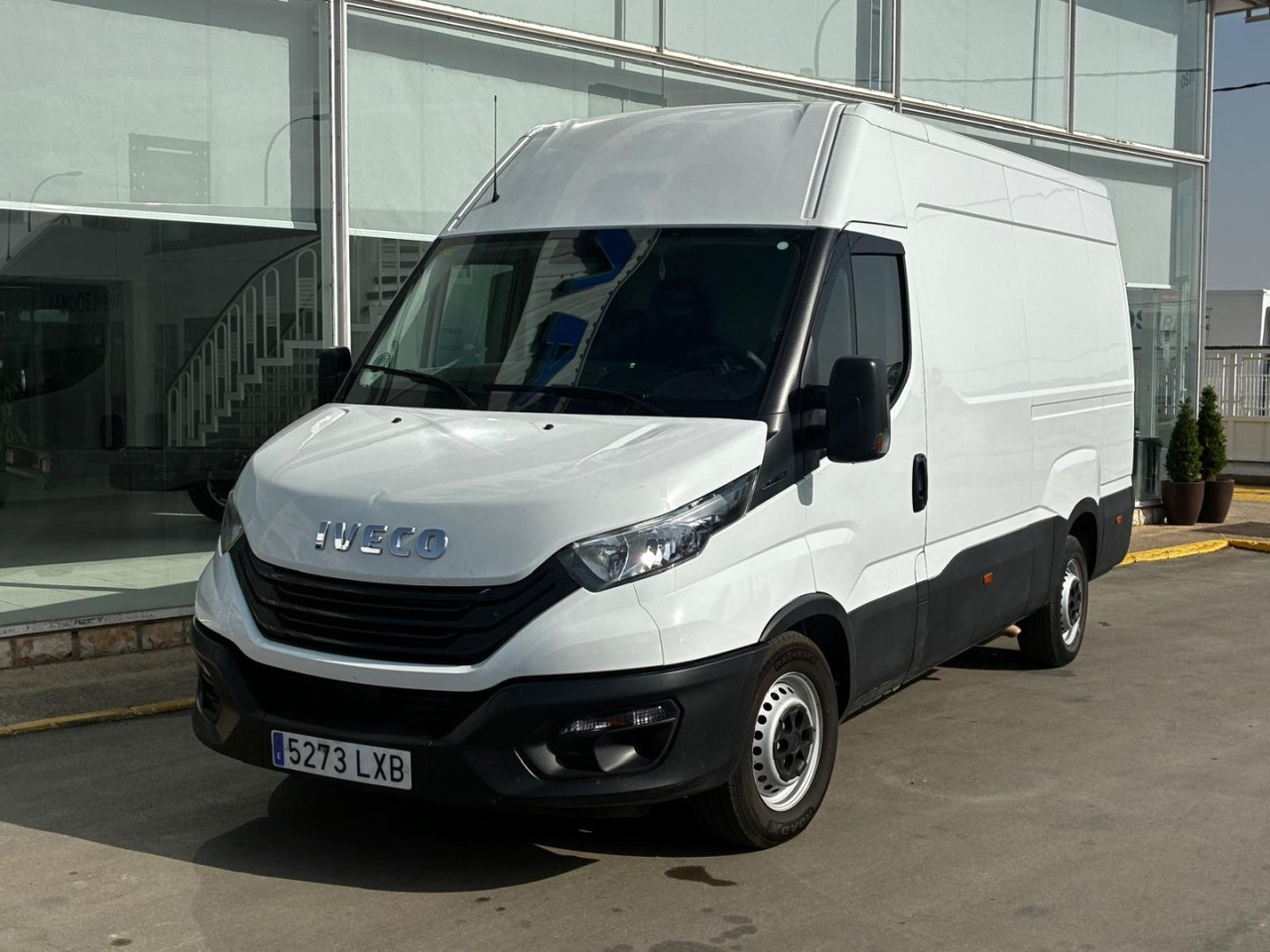 Furgón IVECO 35S16 V 12m3 - Xe van chở hàng: hình 1 Furgón IVECO 35S16 V 12m3 - Xe van chở hàng: hình 1
