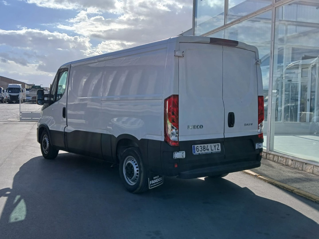 Furgón IVECO 35S16 V 9m3 - Xe van chở hàng: hình 4 Furgón IVECO 35S16 V 9m3 - Xe van chở hàng: hình 4