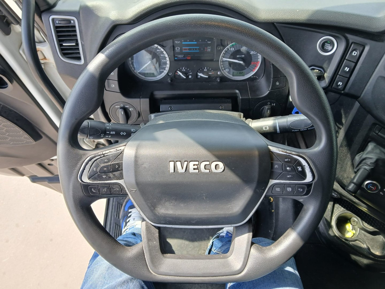 Xe đầu kéo Cabeza Tractora IVECO 480 AUTOMATICO CON INTARDER: hình 9 Xe đầu kéo Cabeza Tractora IVECO 480 AUTOMATICO CON INTARDER: hình 9