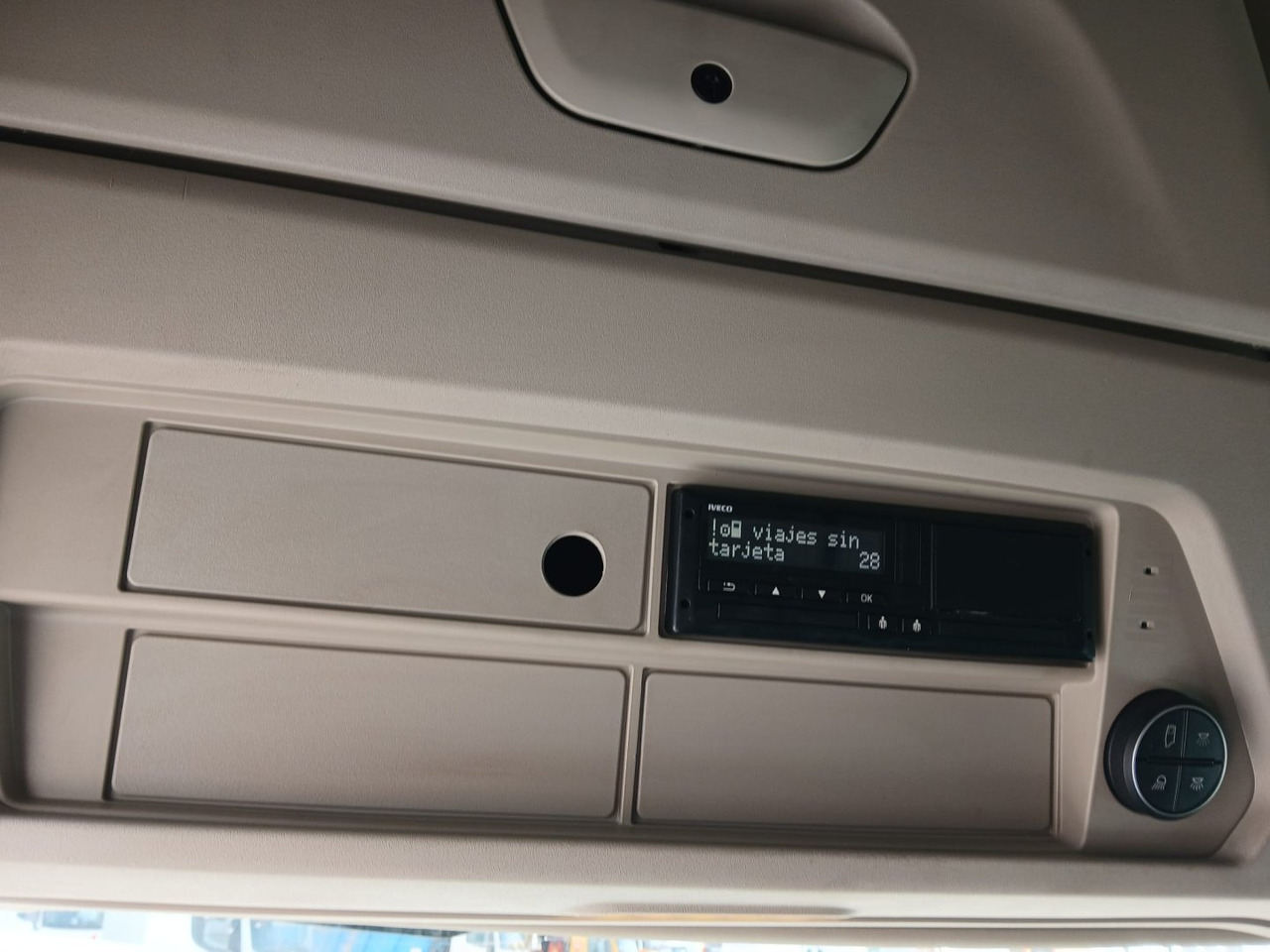 Xe đầu kéo Cabeza Tractora IVECO 480 AUTOMATICO CON INTARDER: hình 16 Xe đầu kéo Cabeza Tractora IVECO 480 AUTOMATICO CON INTARDER: hình 16