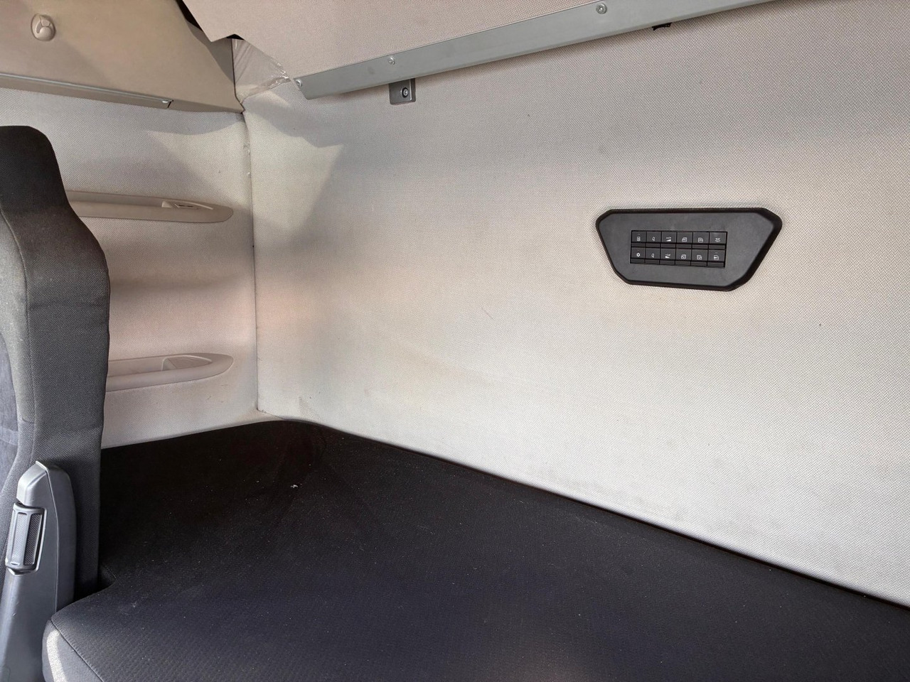 Xe đầu kéo Cabeza Tractora IVECO 510 AUTOMATICO INTARDER: hình 15 Xe đầu kéo Cabeza Tractora IVECO 510 AUTOMATICO INTARDER: hình 15