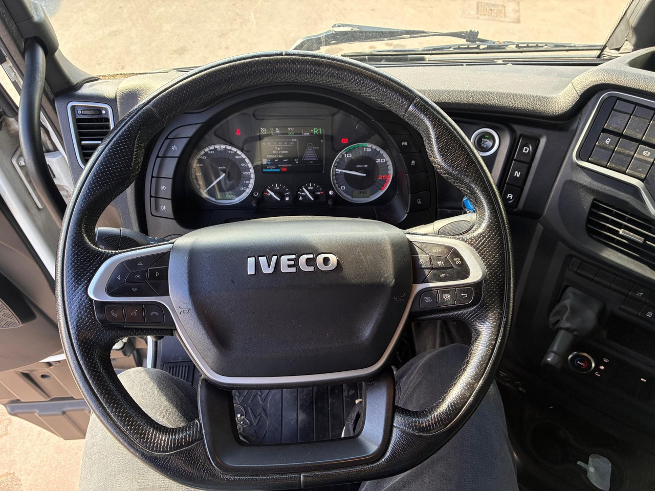 Xe đầu kéo Cabeza Tractora IVECO 510 AUTOMATICO INTARDER: hình 8 Xe đầu kéo Cabeza Tractora IVECO 510 AUTOMATICO INTARDER: hình 8