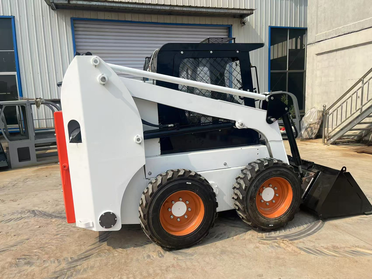 BOBCAT BRAND NEW - Máy xúc lật đa năng: hình 1 BOBCAT BRAND NEW - Máy xúc lật đa năng: hình 1