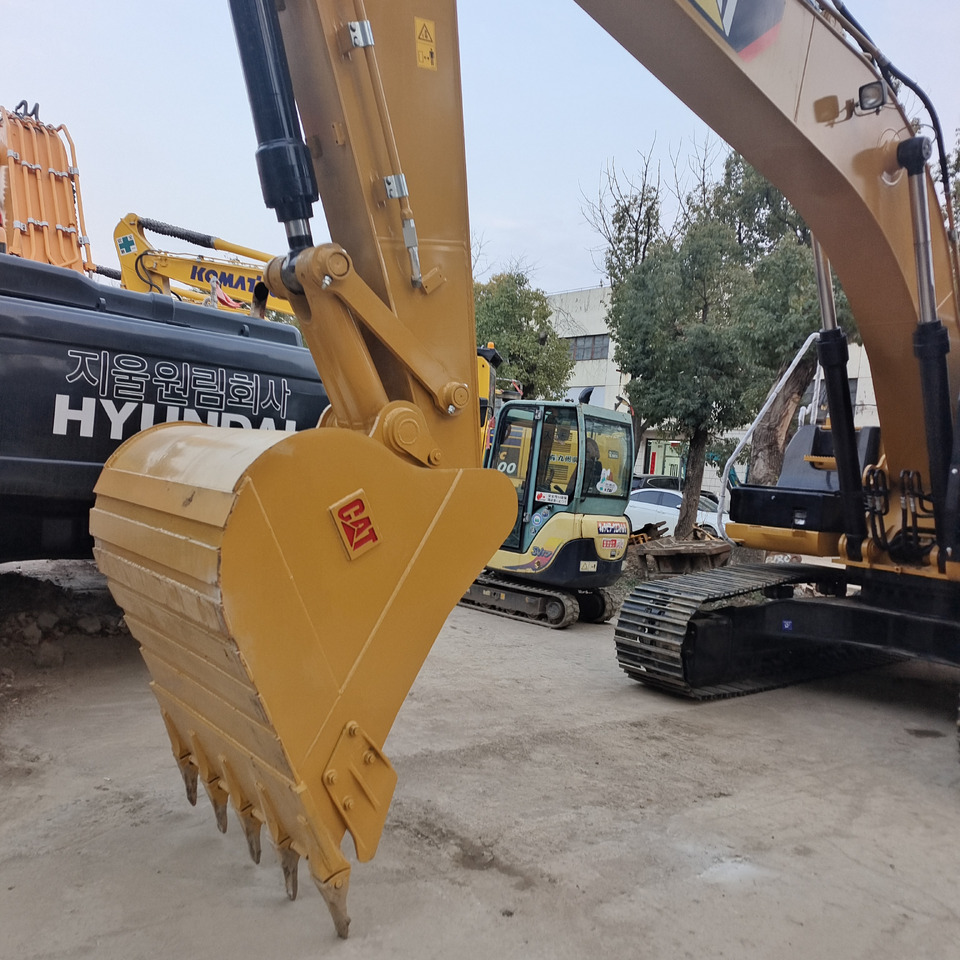 CAT 330D2L - Máy xúc bánh xích: hình 2 CAT 330D2L - Máy xúc bánh xích: hình 2