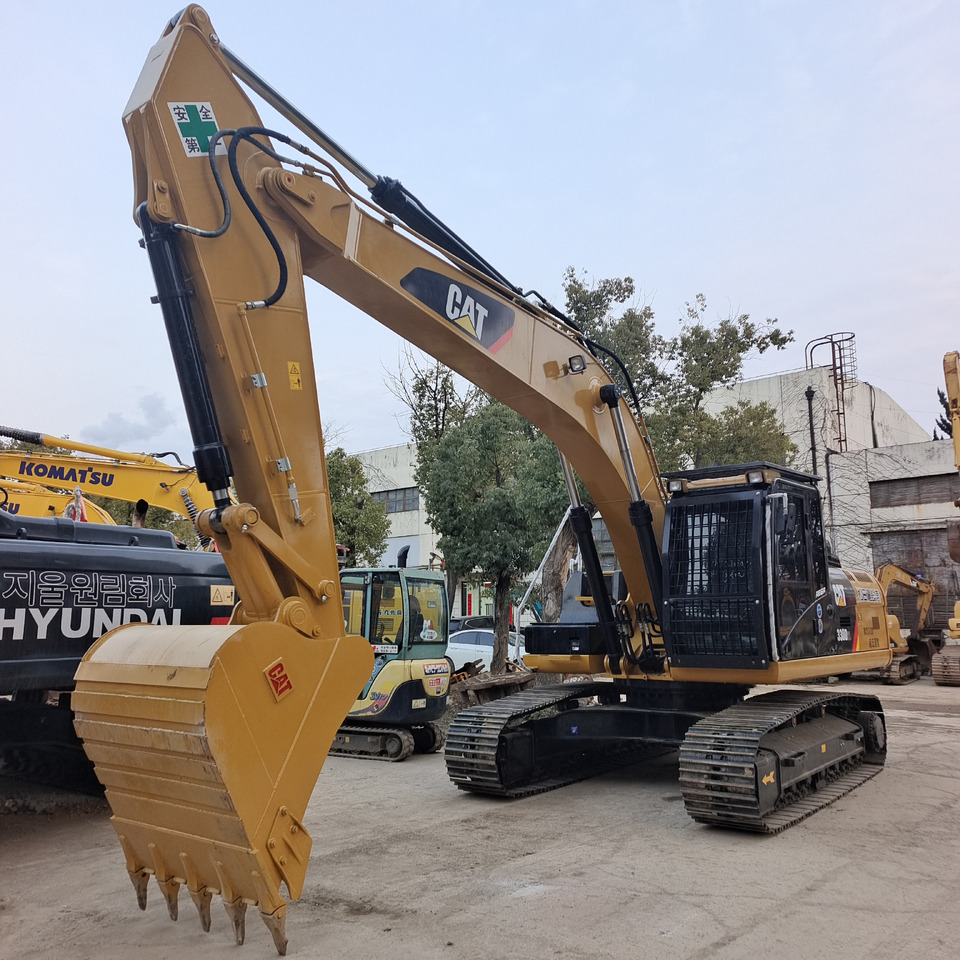CAT 330D2L - Máy xúc bánh xích: hình 1 CAT 330D2L - Máy xúc bánh xích: hình 1