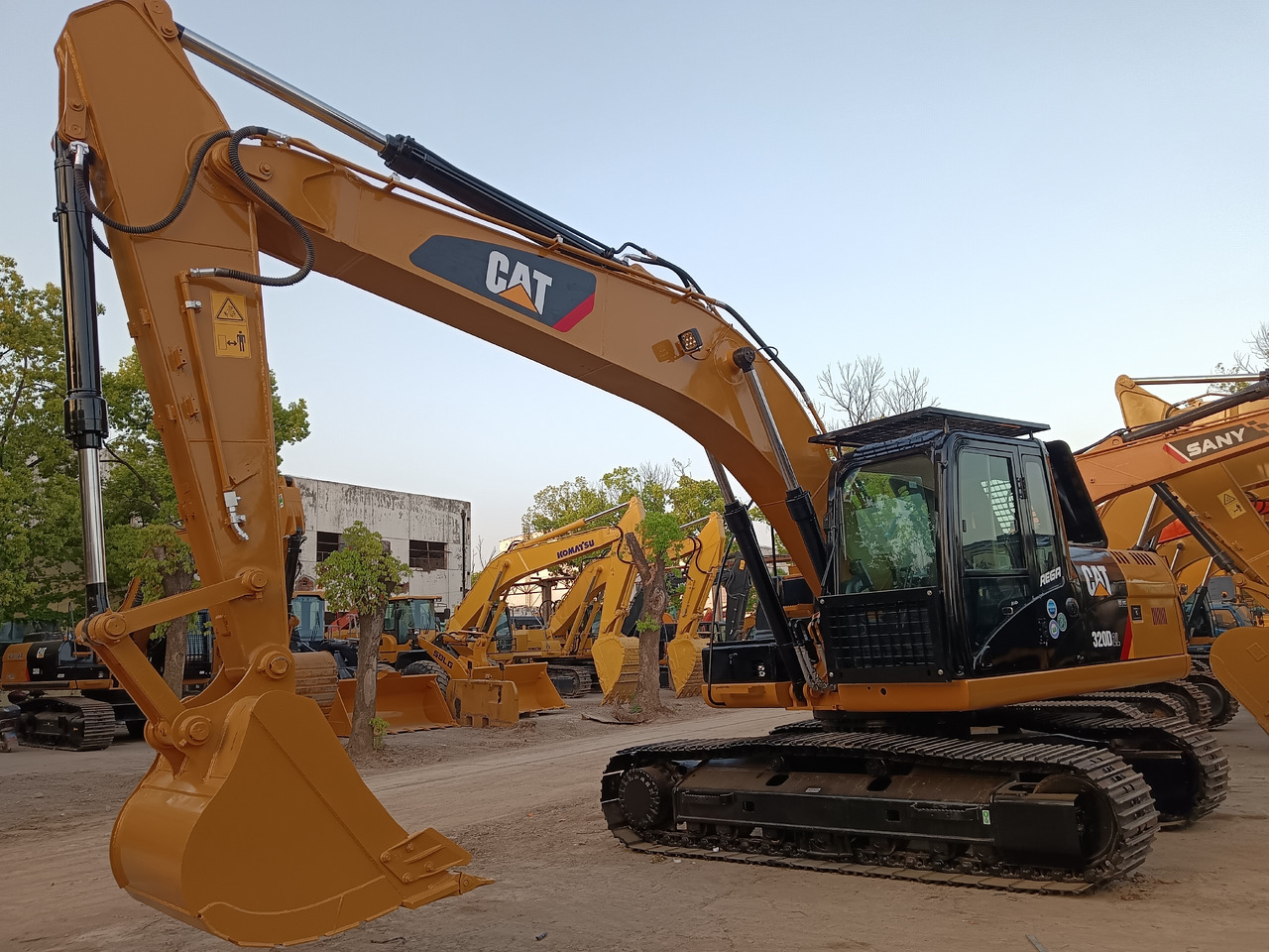 CATERPILLAR 320D CAT 320D2 L - Máy xúc bánh xích: hình 4 CATERPILLAR 320D CAT 320D2 L - Máy xúc bánh xích: hình 4