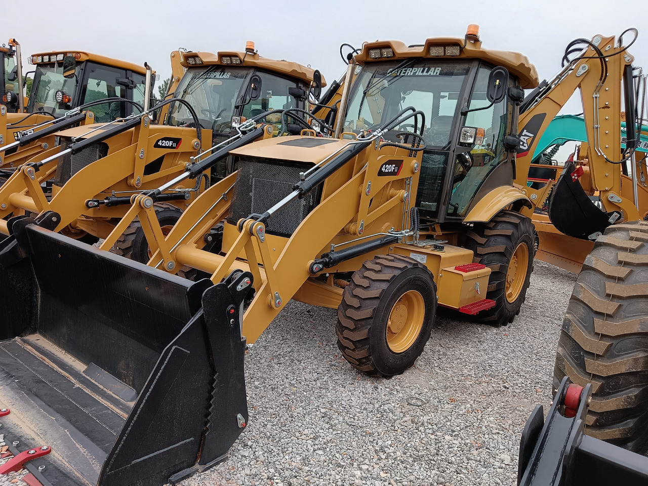 CATERPILLAR 420FⅡ CAT - Máy xúc trước múc sau: hình 1 CATERPILLAR 420FⅡ CAT - Máy xúc trước múc sau: hình 1