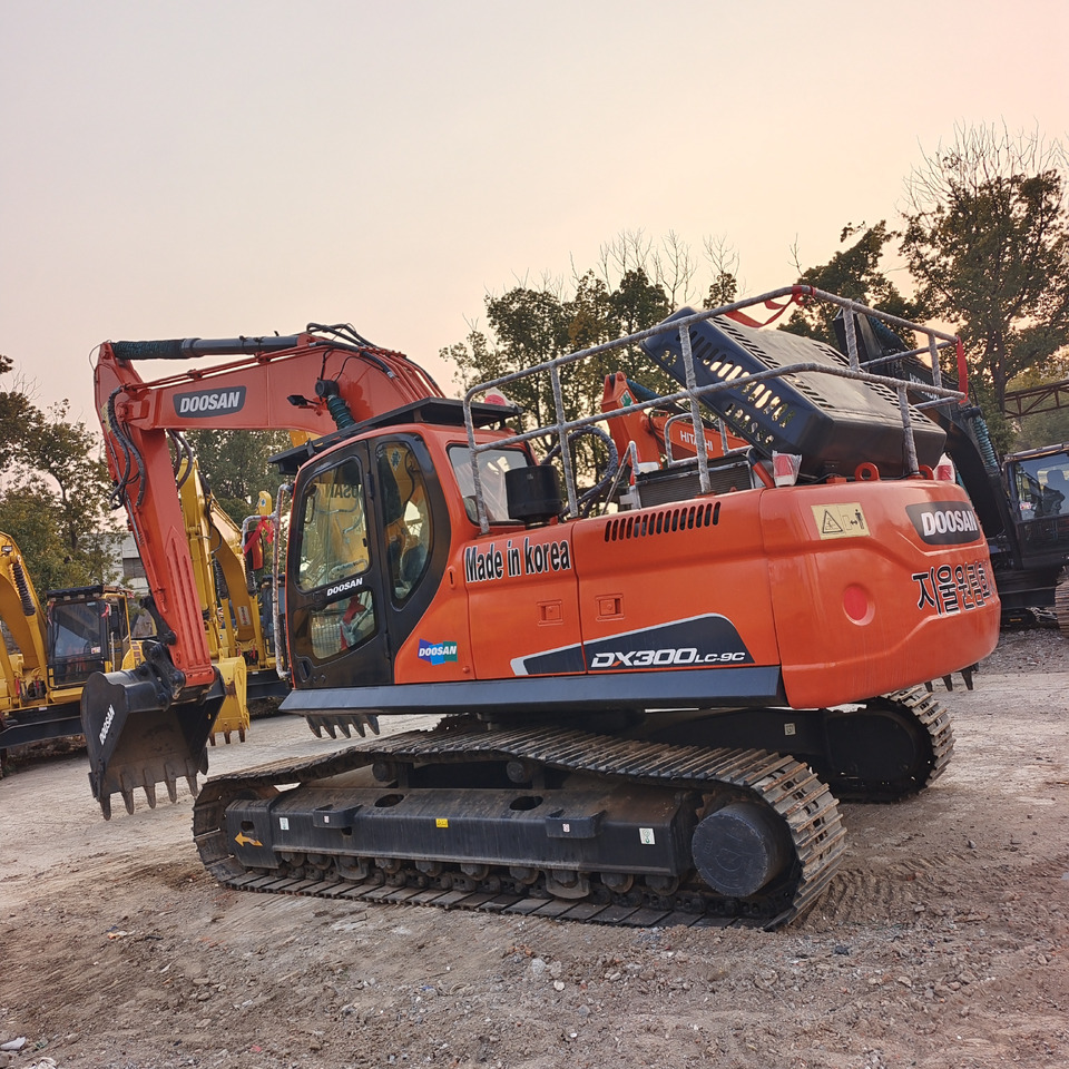 DOOSAN DX300 LC - 9C DX 300 LCA DX225 DX340 - Máy xúc bánh xích: hình 1 DOOSAN DX300 LC - 9C DX 300 LCA DX225 DX340 - Máy xúc bánh xích: hình 1