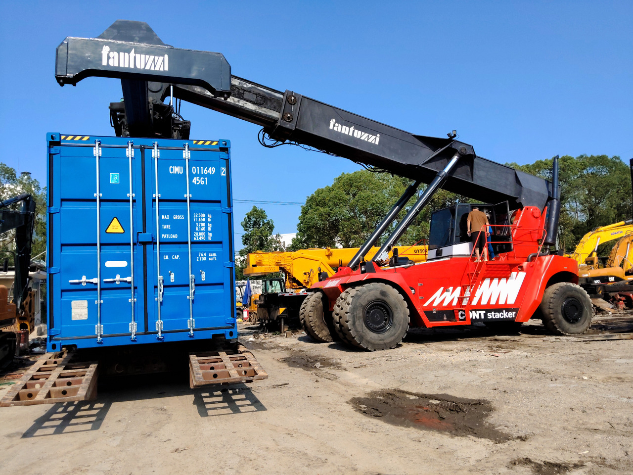 FANTUZZI CS45KM 45 TON - Xe tiếp cận xếp chồng: hình 4 FANTUZZI CS45KM 45 TON - Xe tiếp cận xếp chồng: hình 4