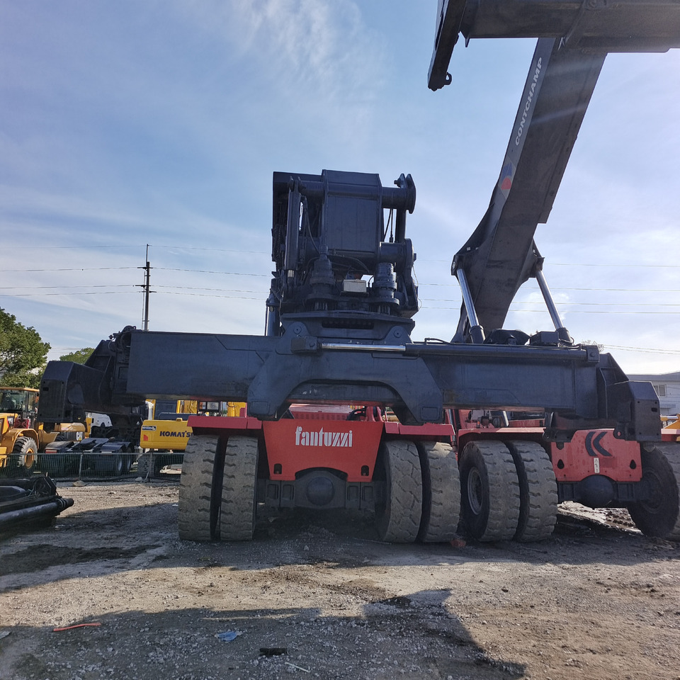 FANTUZZI CS45KMHD 45 TON - Xe tiếp cận xếp chồng: hình 5 FANTUZZI CS45KMHD 45 TON - Xe tiếp cận xếp chồng: hình 5