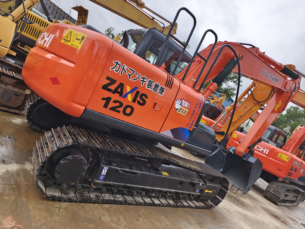 HITACHI ZX120 - Máy xúc bánh xích: hình 3 HITACHI ZX120 - Máy xúc bánh xích: hình 3