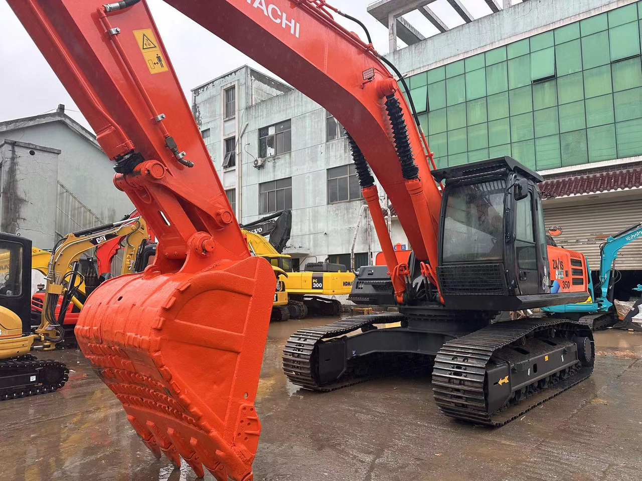 HITACHI ZX350 - Máy xúc bánh xích: hình 5 HITACHI ZX350 - Máy xúc bánh xích: hình 5