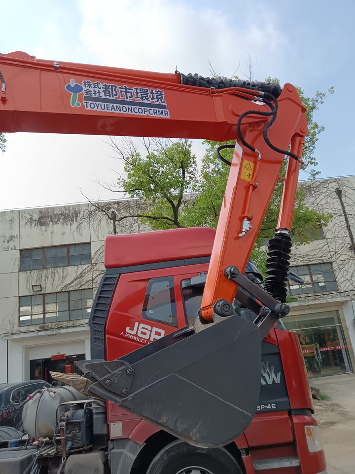 HITACHI ZX70 - Máy xúc bánh xích: hình 3 HITACHI ZX70 - Máy xúc bánh xích: hình 3