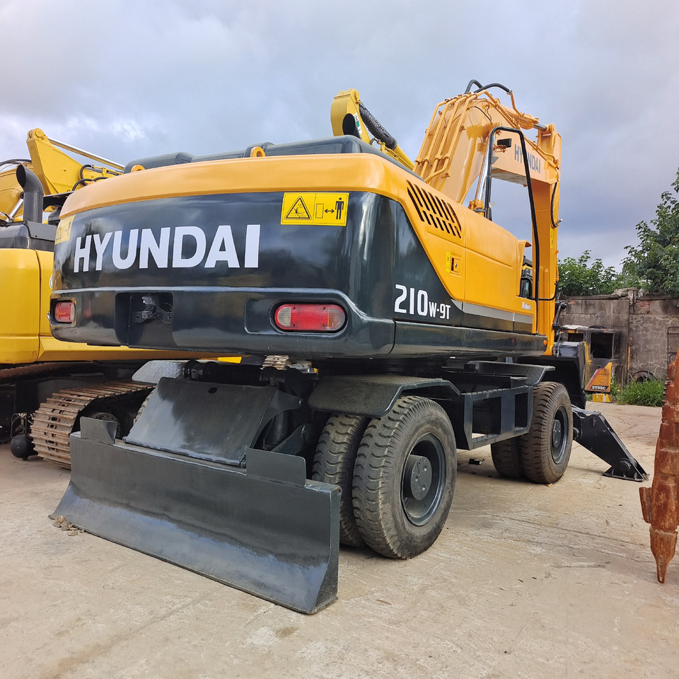 HYUNDAI 210W-9 - Máy xúc bánh lốp: hình 2 HYUNDAI 210W-9 - Máy xúc bánh lốp: hình 2