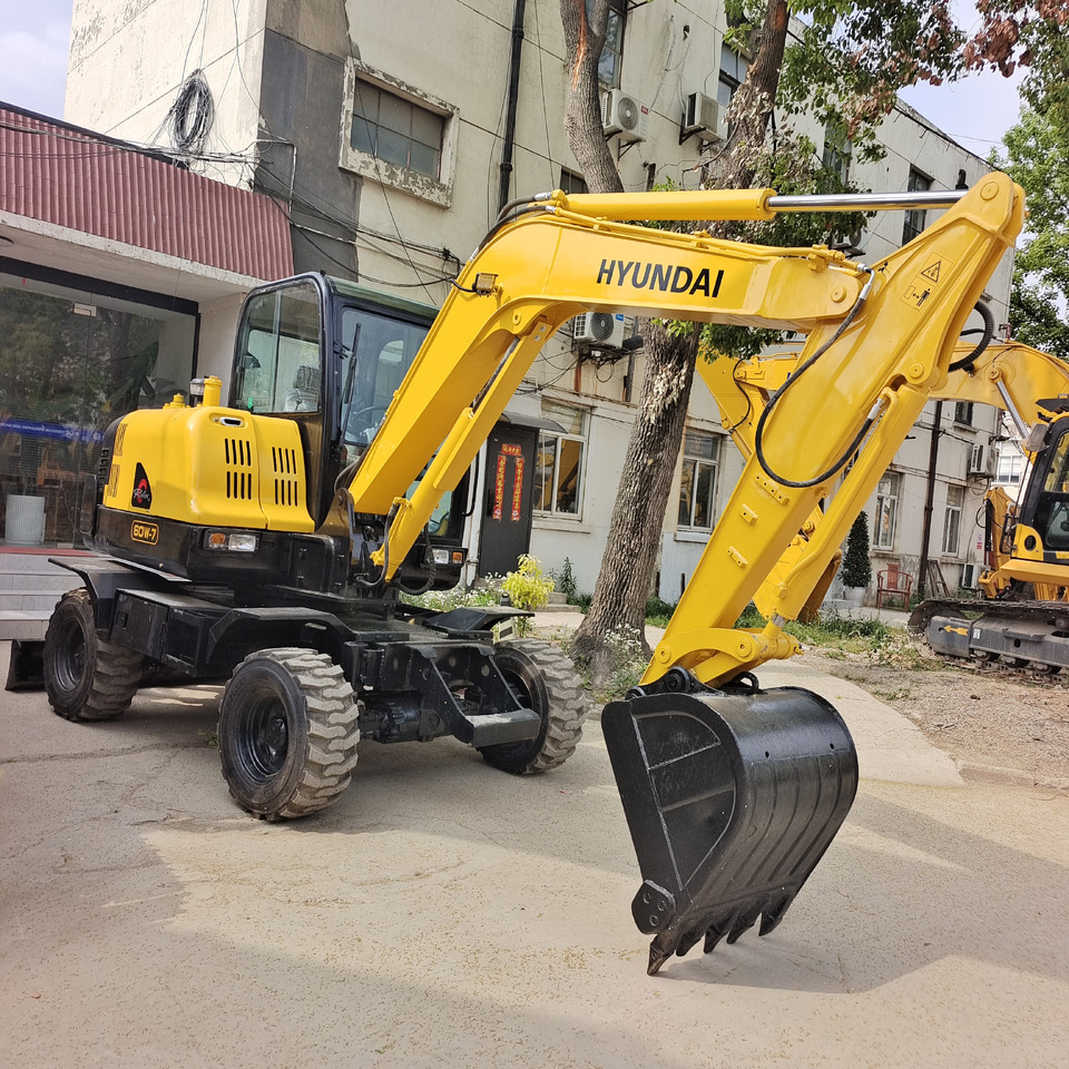 HYUNDAI R 60 W - 7 - Máy xúc bánh lốp: hình 2 HYUNDAI R 60 W - 7 - Máy xúc bánh lốp: hình 2