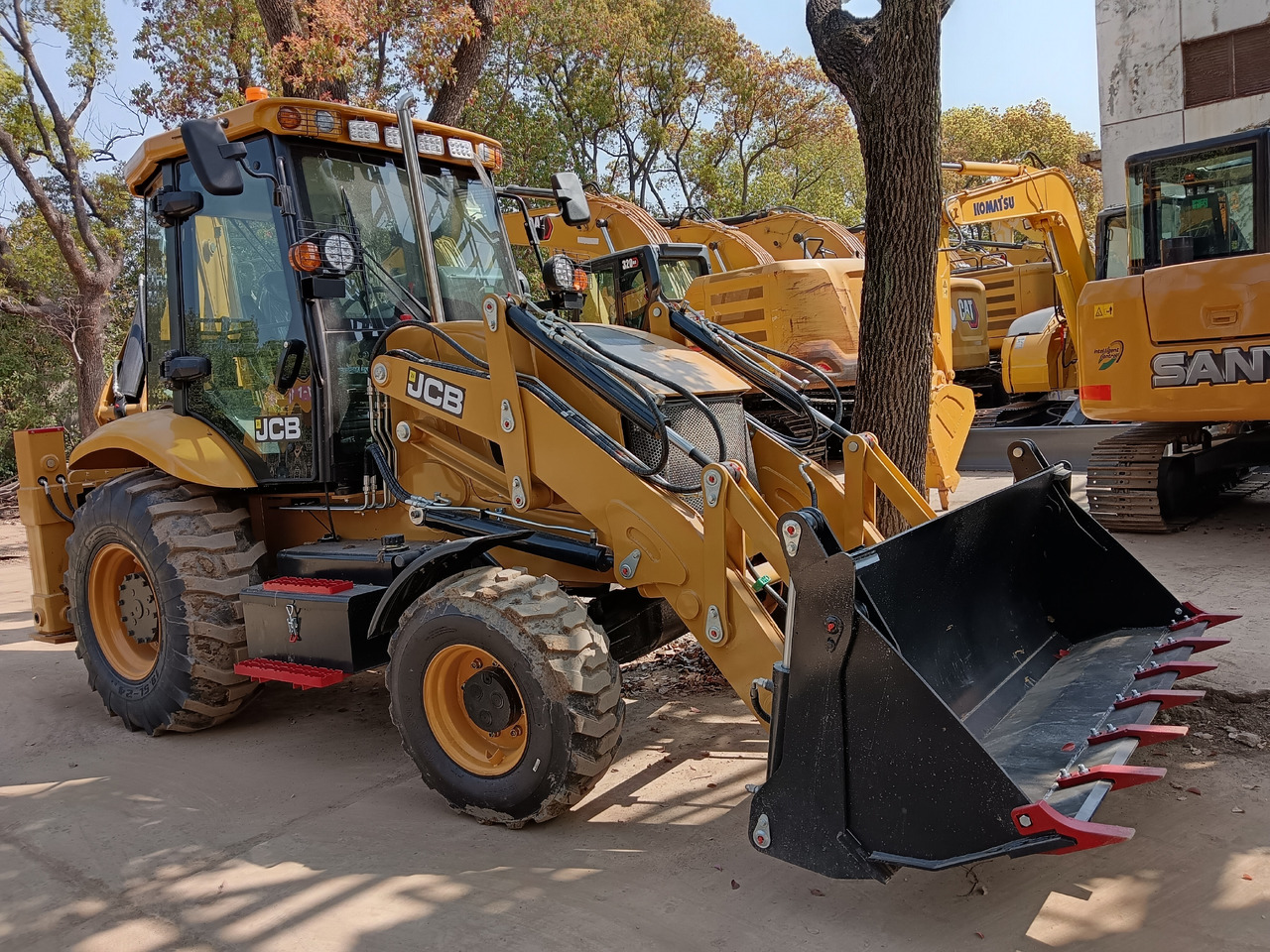 JCB 3CX NEW - Máy xúc trước múc sau: hình 3 JCB 3CX NEW - Máy xúc trước múc sau: hình 3