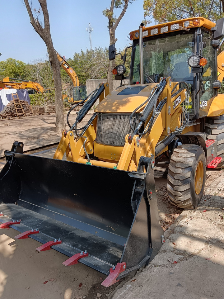JCB 3CX - Máy xúc trước múc sau: hình 4 JCB 3CX - Máy xúc trước múc sau: hình 4