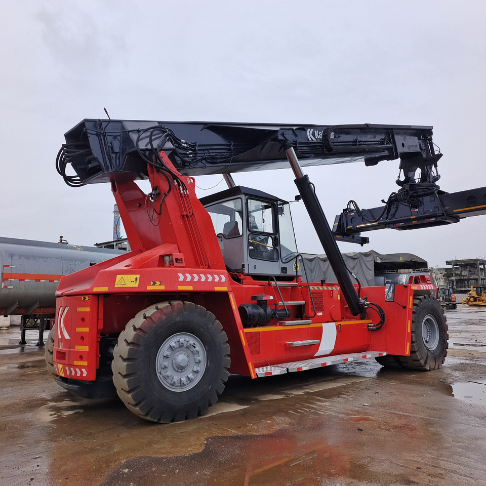 KALMAR DRF450 - Xe tiếp cận xếp chồng: hình 5 KALMAR DRF450 - Xe tiếp cận xếp chồng: hình 5