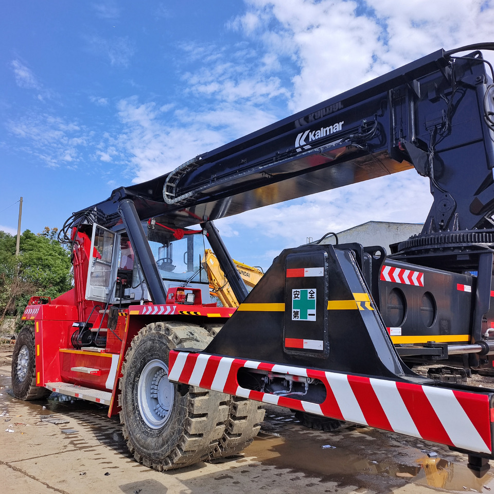KALMAR DRF450 - Xe tiếp cận xếp chồng: hình 5 KALMAR DRF450 - Xe tiếp cận xếp chồng: hình 5