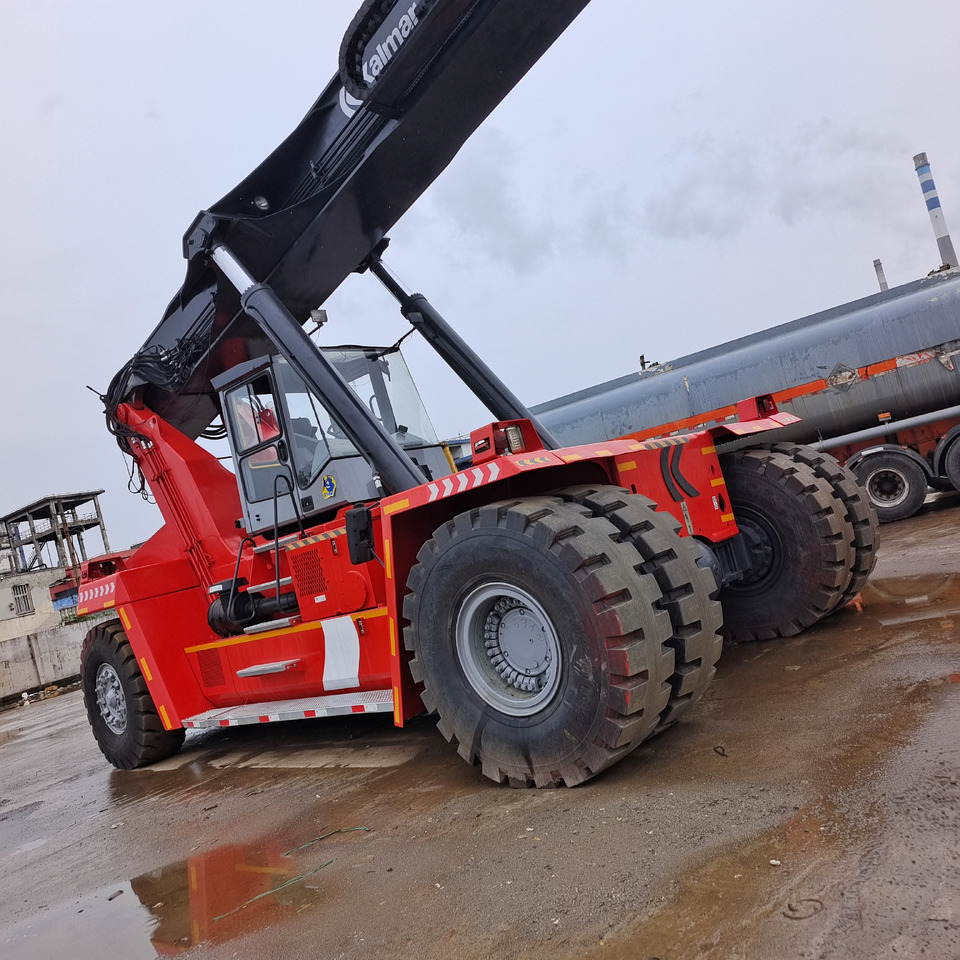 KALMAR DRF450 - Xe tiếp cận xếp chồng: hình 4 KALMAR DRF450 - Xe tiếp cận xếp chồng: hình 4