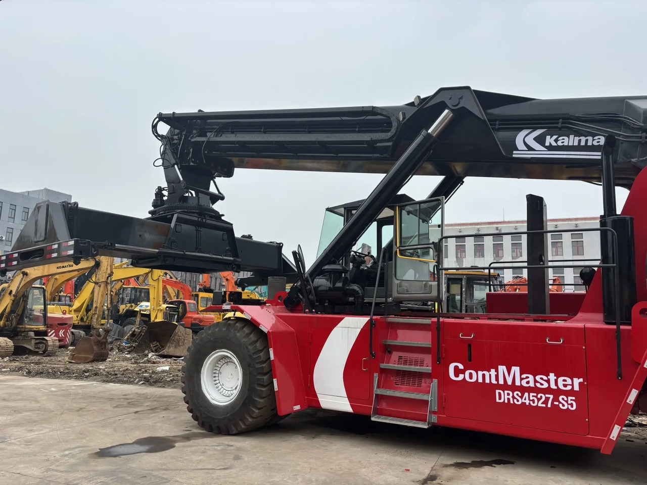 KALMAR DRS 4527 - S5 DRF450 DRT 450 45TON CONTAINER HANDLER - Xe tiếp cận xếp chồng: hình 4 KALMAR DRS 4527 - S5 DRF450 DRT 450 45TON CONTAINER HANDLER - Xe tiếp cận xếp chồng: hình 4