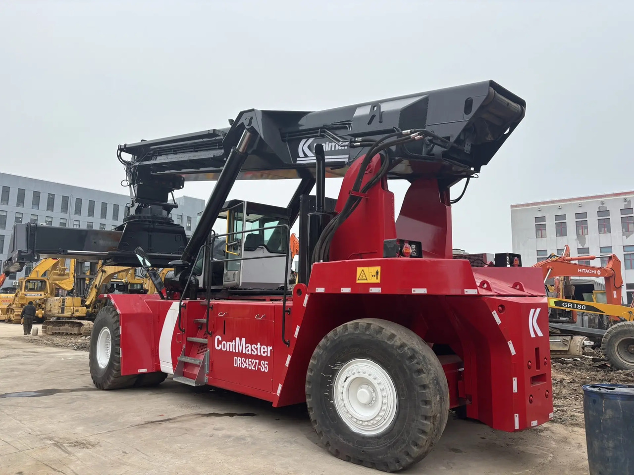 KALMAR DRS 4527 - S5 DRF450 DRT 450 45TON CONTAINER HANDLER - Xe tiếp cận xếp chồng: hình 3 KALMAR DRS 4527 - S5 DRF450 DRT 450 45TON CONTAINER HANDLER - Xe tiếp cận xếp chồng: hình 3