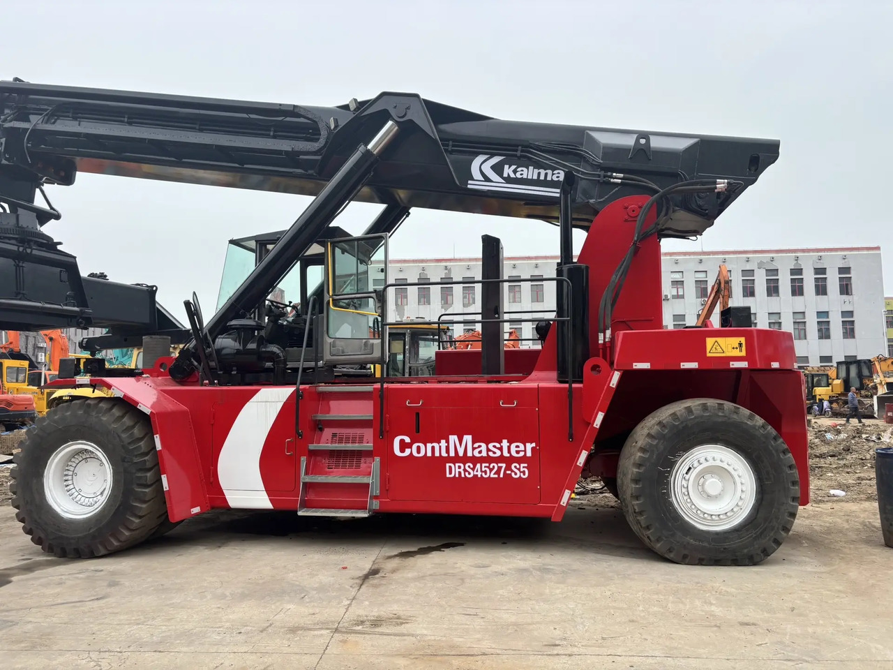 KALMAR DRS4527-S5 DRF450 DRD450 DRT450 - Máy nhấc container: hình 4 KALMAR DRS4527-S5 DRF450 DRD450 DRT450 - Máy nhấc container: hình 4