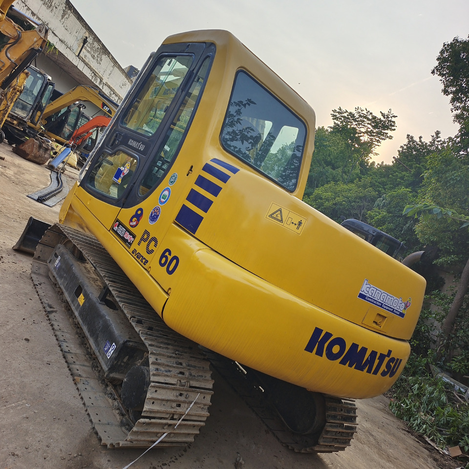 KOMATSU PC 60 - Máy xúc mini: hình 1 KOMATSU PC 60 - Máy xúc mini: hình 1