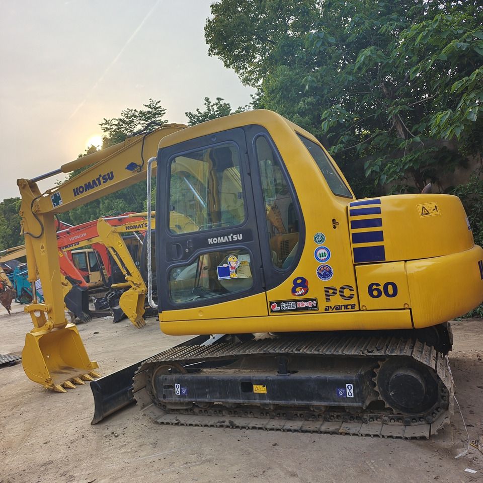 KOMATSU PC 60 - Máy xúc mini: hình 5 KOMATSU PC 60 - Máy xúc mini: hình 5