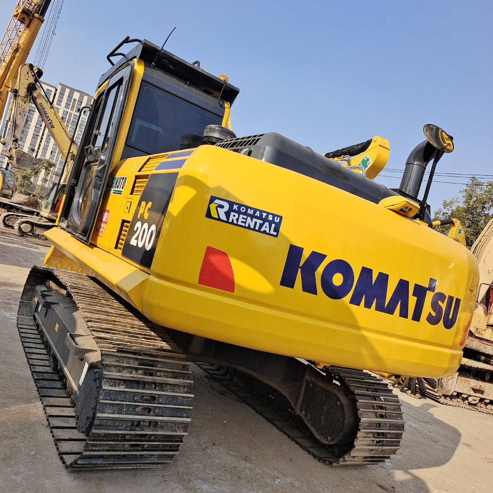 KOMATSU PC200-8 - Máy xúc bánh xích: hình 4 KOMATSU PC200-8 - Máy xúc bánh xích: hình 4