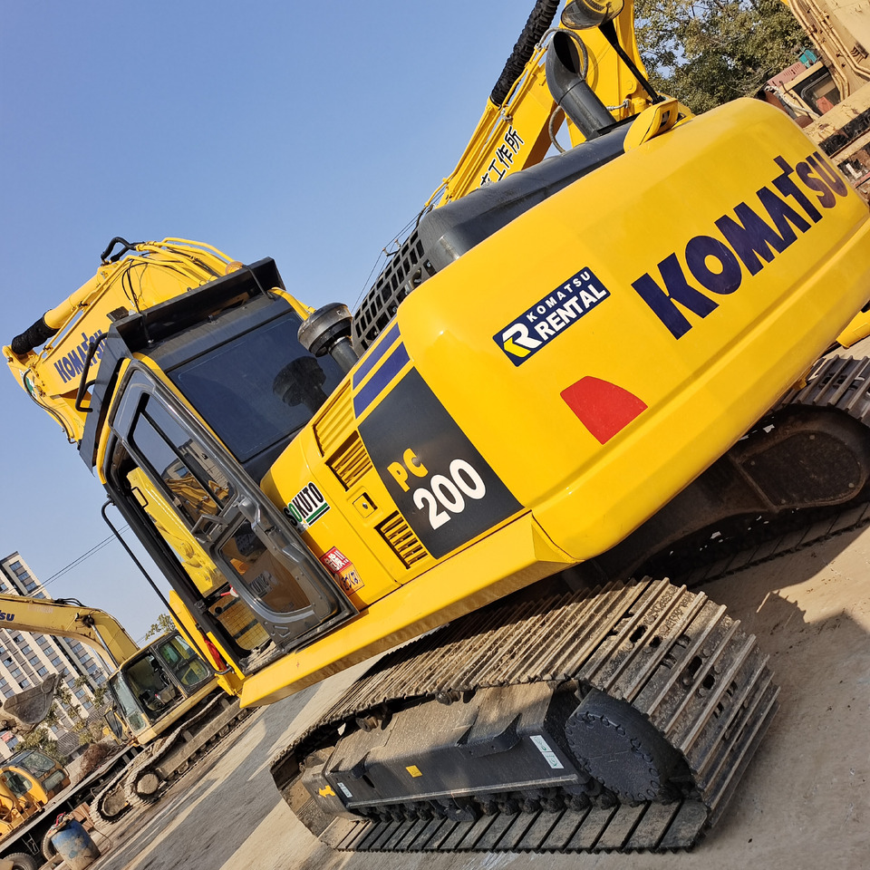 KOMATSU PC200-8 - Máy xúc bánh xích: hình 1 KOMATSU PC200-8 - Máy xúc bánh xích: hình 1